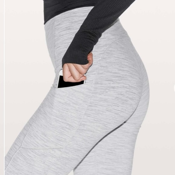 Lululemon Speed Up Crop Leggings 21", Gray & White, size 6 - Picture 3 of 9